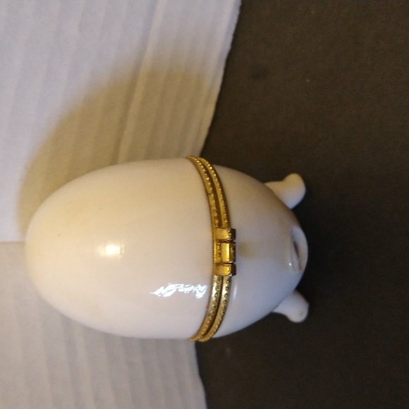 Ceramic egg-shaped trinket box floral hinged footed. - Picture 2 of 6